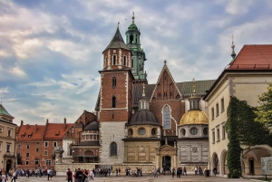 Budapest: Private transfer to Krakow or Krakow to Budapest