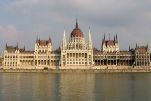 Budapest: Private Walking Tour of City with Spanish Guide