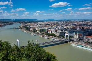 Budapest: Private Walking Tour of City with Spanish Guide