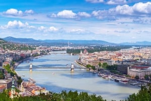 Budapest: Danube River Sightseeing Cruise with Audio Guide