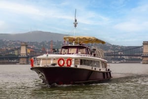 Budapest: Downtown Sightseeing Cruise Tour with 1 Drink