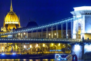 Budapest: Skyline Sightseeing Cruise with Parliament View