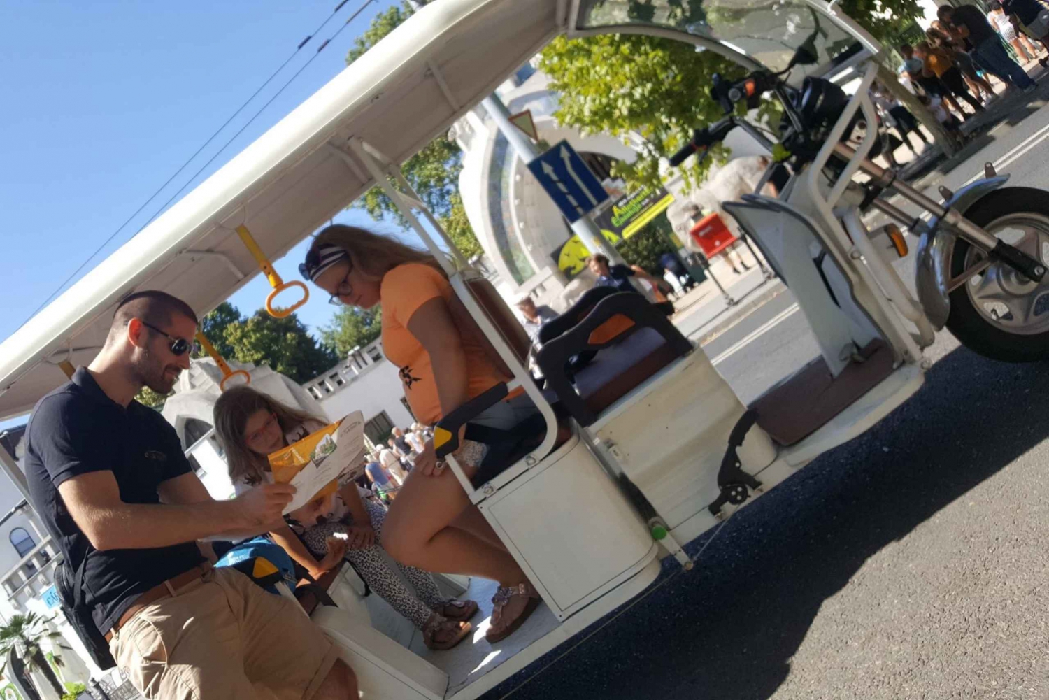 Budapest: Sightseeing Tour by an Electric Tuktuk