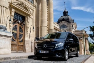 Budapest: Sisi Palace Tour with Hungarian Horse Show & Lounas