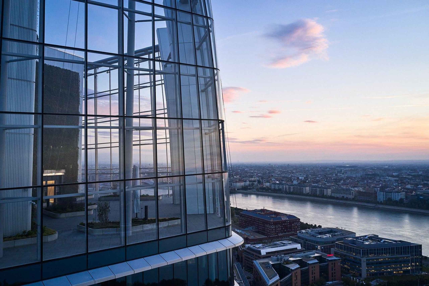 Budapest SkyDeck Tower – Panoramic Lift & Viewing Platform