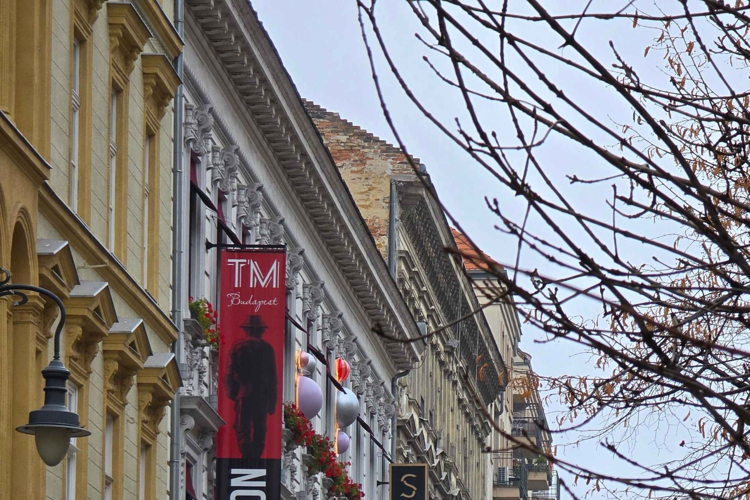 Budapest Street Food & Secrets Tour with Hidden Speakeasy