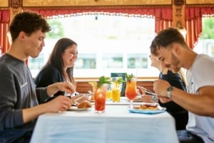 Budapest: Brunch estivo e crociera con prosecco o torta