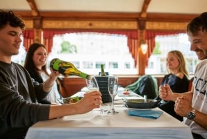 Budapest: Brunch estivo e crociera con prosecco o torta