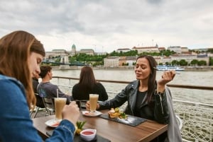 Budapest: Brunch estivo e crociera con prosecco o torta