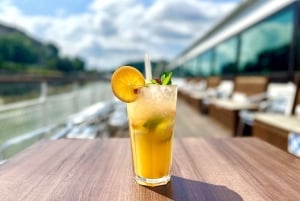 Budapest: Brunch estivo e crociera con prosecco o torta