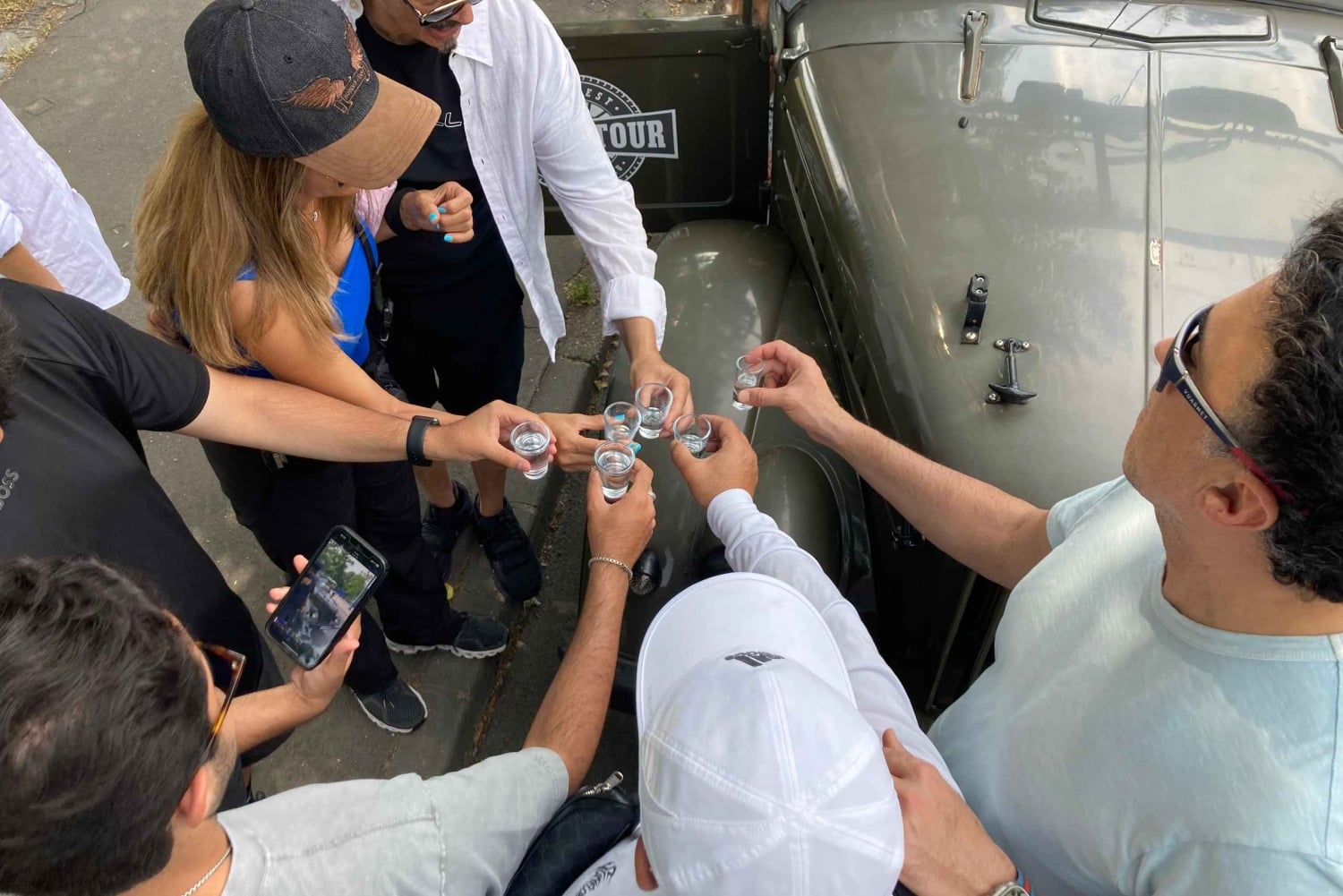 Solopgangstur i Budapest i en gammel russisk jeep