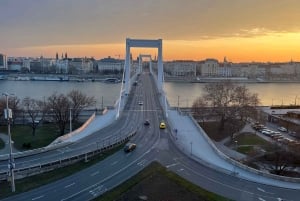 Solopgangstur i Budapest i en gammel russisk jeep