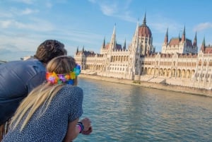 Budapest Sunset Danube Cruise with Unlimited Prosecco