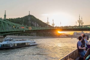Budapest Sunset Danube Cruise with Unlimited Prosecco