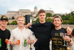 Budapest: Sunset Sightseeing Cruise with Unlimited Beer