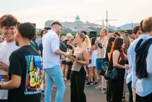 Budapest: Sunset Sightseeing Cruise with Unlimited Cocktails