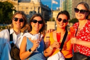 Budapest: Sunset Sightseeing Cruise with Unlimited Cocktails