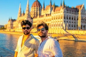 Budapest: Sunset Sightseeing Cruise with Unlimited Cocktails