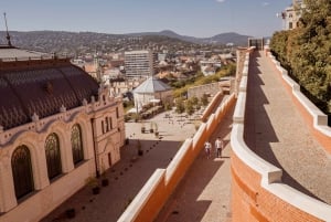 Budapest: The WWII Siege of Buda Castle & Bomb Shelter Tour