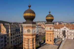 Budapest: Castle District and Jewish Quarter Walking Tour