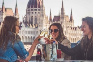 Budapest: Unlimited Prosecco and Wine Sightseeing Cruise