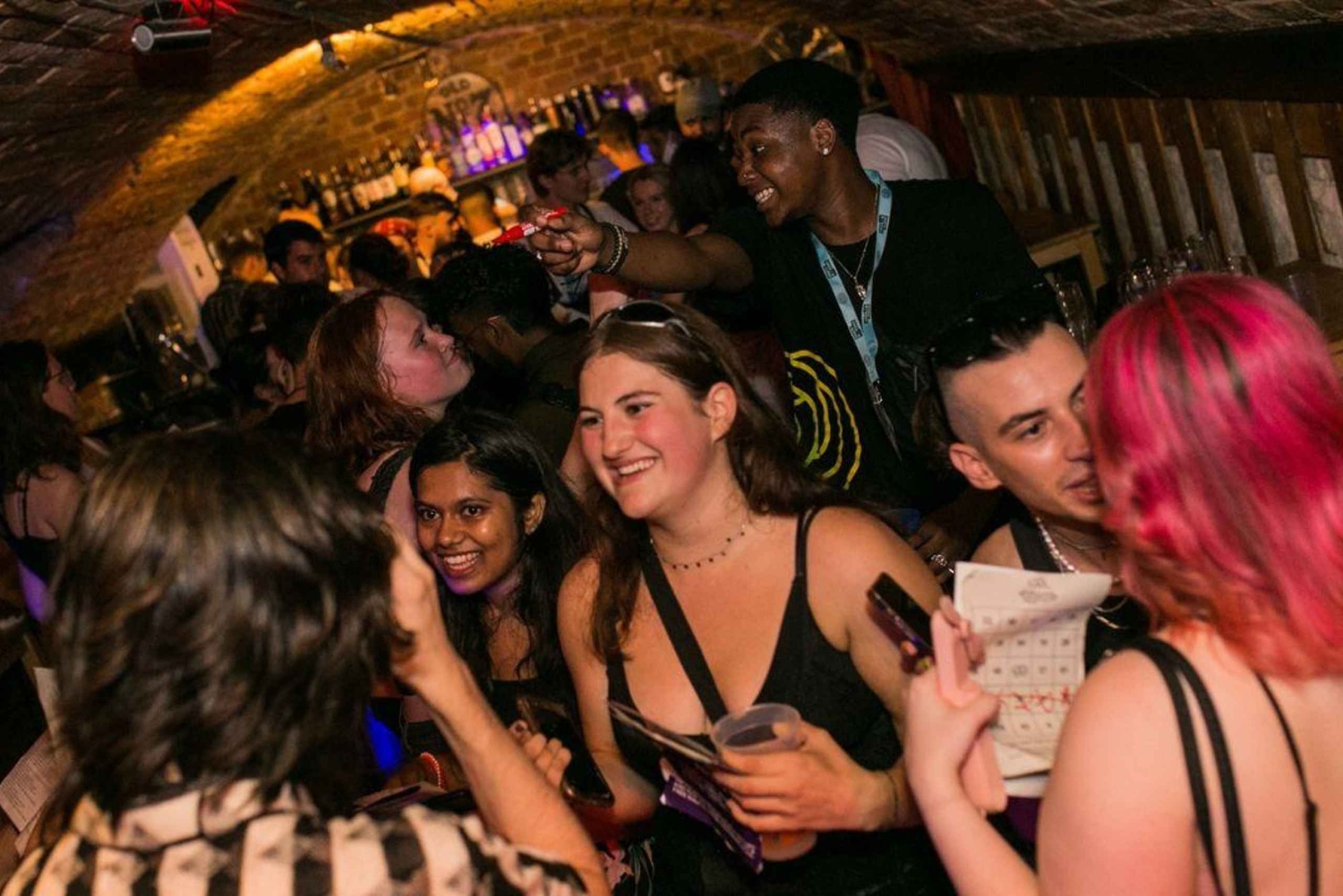 Budapest: upeat baarikierrokset shoteilla ja VIP-sisäänpääsyillä