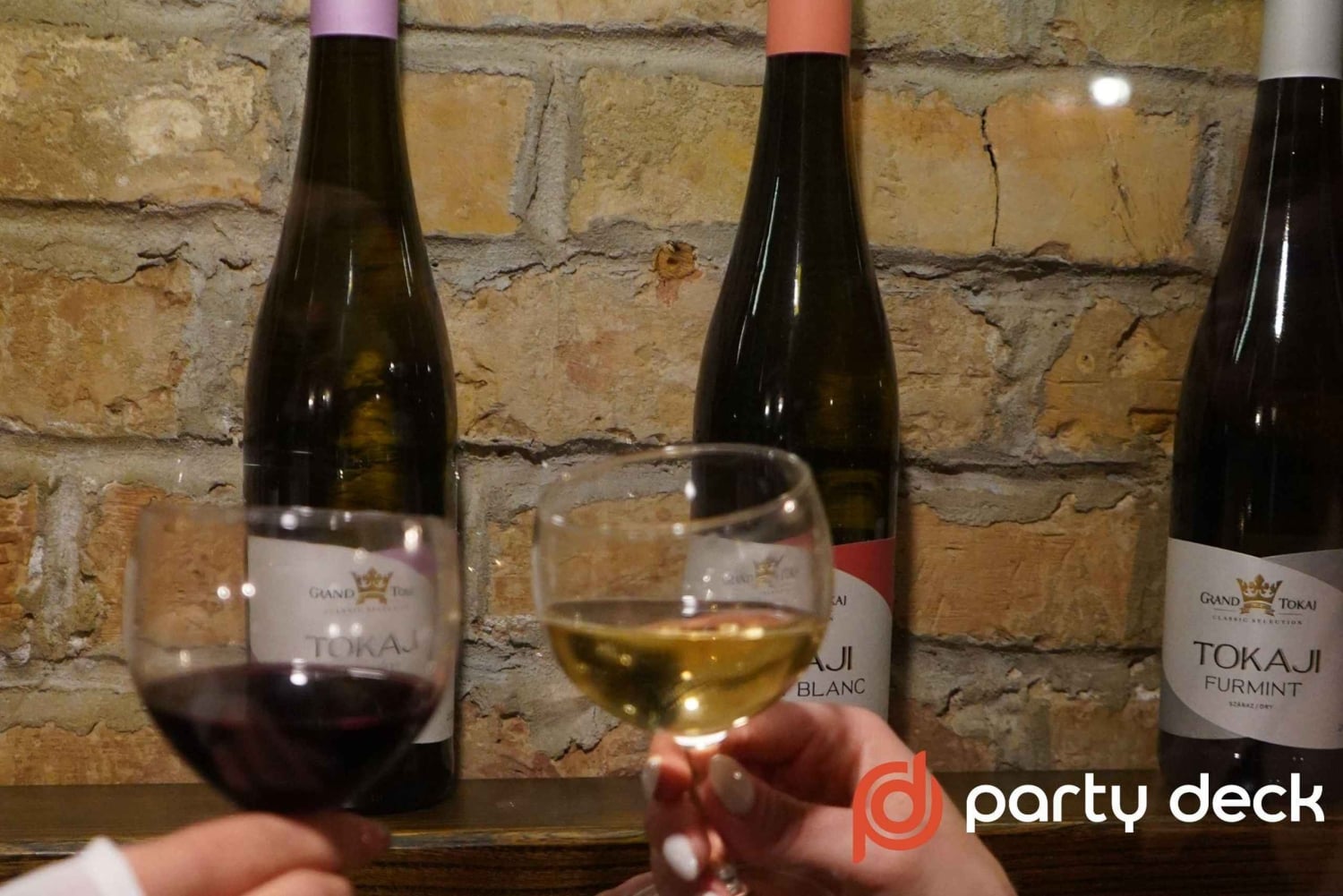 Budapest: cata de vinos con divertidos juegos y deliciosos aperitivos.