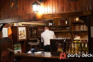 Budapest: cata de vinos con divertidos juegos y deliciosos aperitivos.