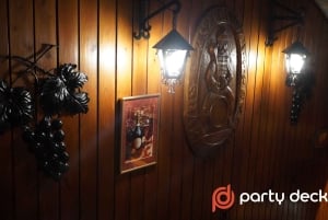 Budapest: cata de vinos con divertidos juegos y deliciosos aperitivos.