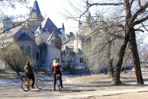 Budapest Winter Bike Tour with Coffee Stop