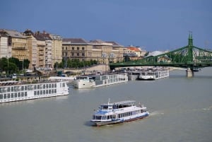 Budapest: By Night Sightseeing Cruise with Törley Prosecco
