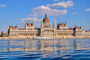 Budapest: Winter Cruise Sightseeing - 1 hour