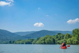 ドナウベンドハイキングとカヤックアドベンチャー