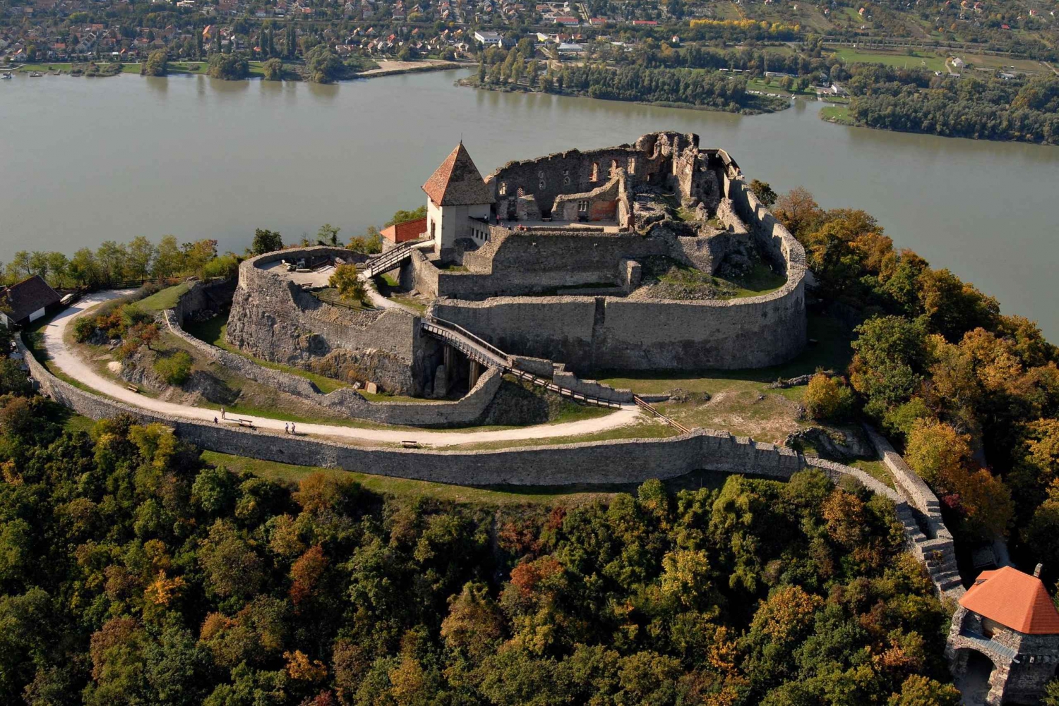Danube Bend: Private 8-Hour Full Board Tour from Budapest