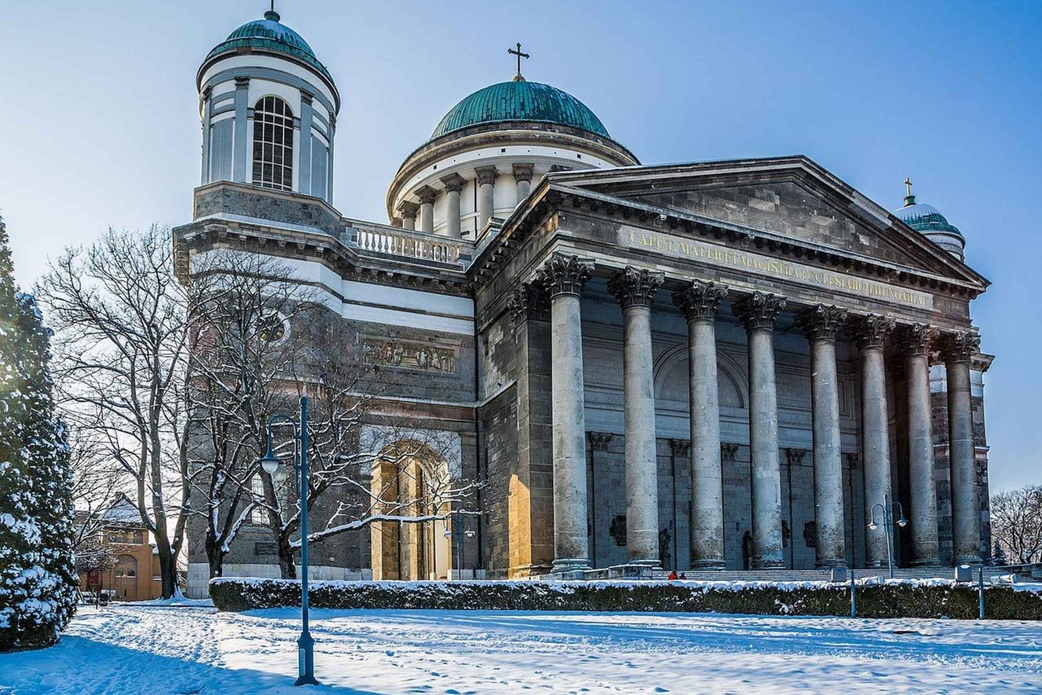 ドナウ川のカーブ：ブダペストからの8時間のプライベートフルボードツアーをお楽しみください