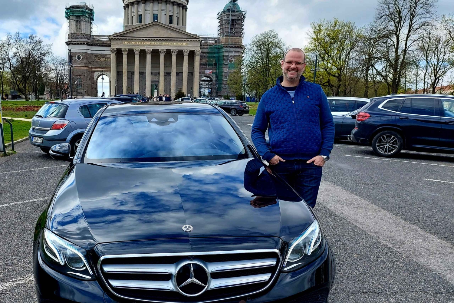 ドナウ川のカーブ：ブダペストからの8時間のプライベートフルボードツアーをお楽しみください