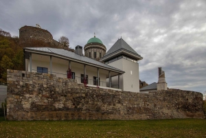 ドナウ川のカーブ：ブダペストからの8時間のプライベートフルボードツアーをお楽しみください