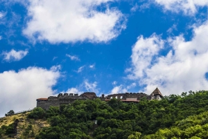 ドナウ川のカーブ：ブダペストからの8時間のプライベートフルボードツアーをお楽しみください