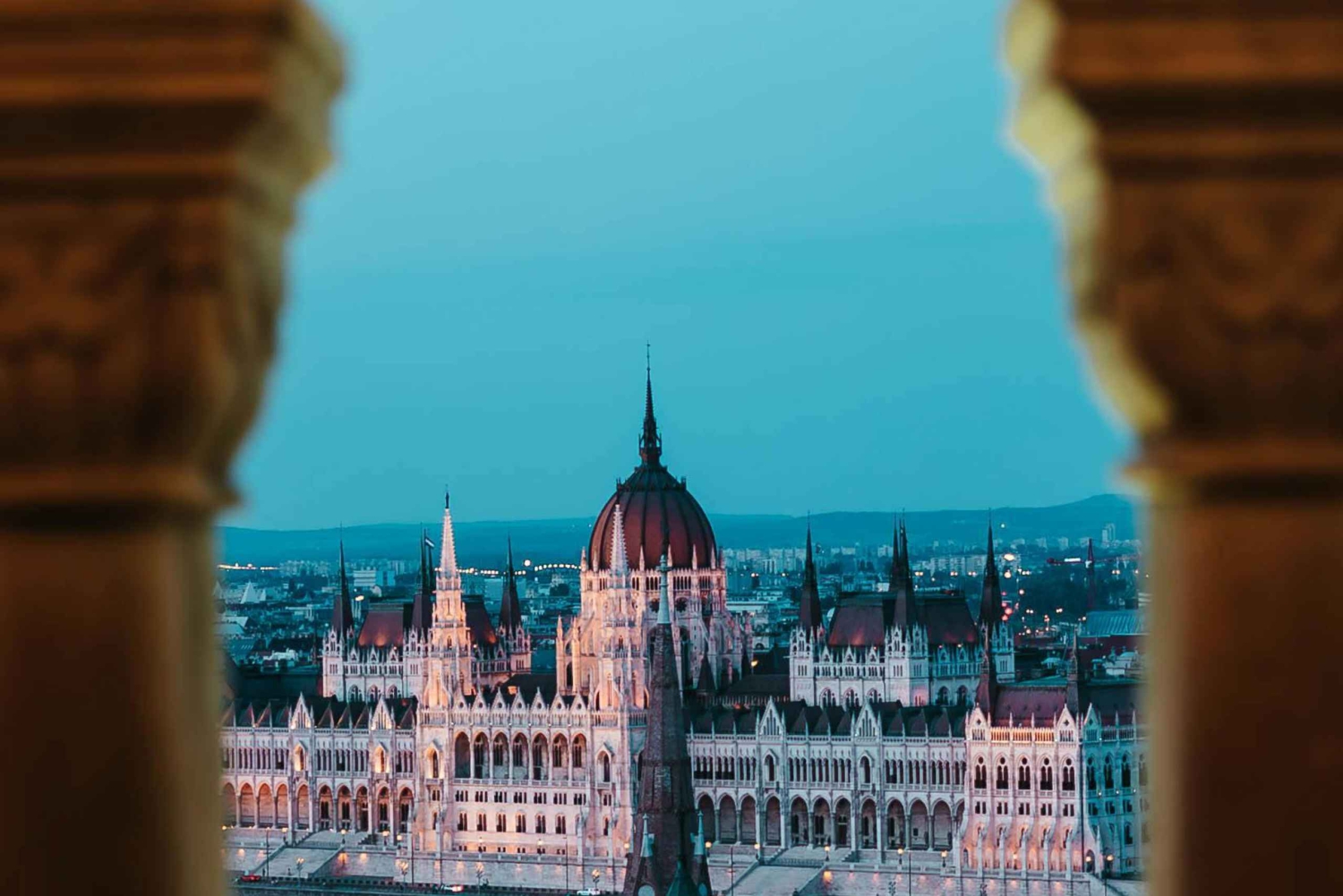 Discover Budapest by Retro Tram: Synagogue, Parliament