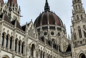 Tutustu Budapestiin retroraitiovaunulla: synagoga, parlamentti