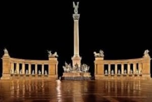 Enjoy a 2 hour illumination tour in Budapest