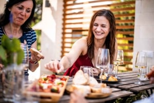 Budapestista: 3 perheomisteisen viinitilan kierros maistajaisilla ja aterioilla