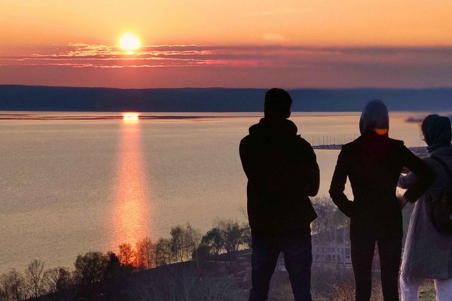 Depuis Budapest : Tour du Balaton en demi-cercle avec traversée en ferry