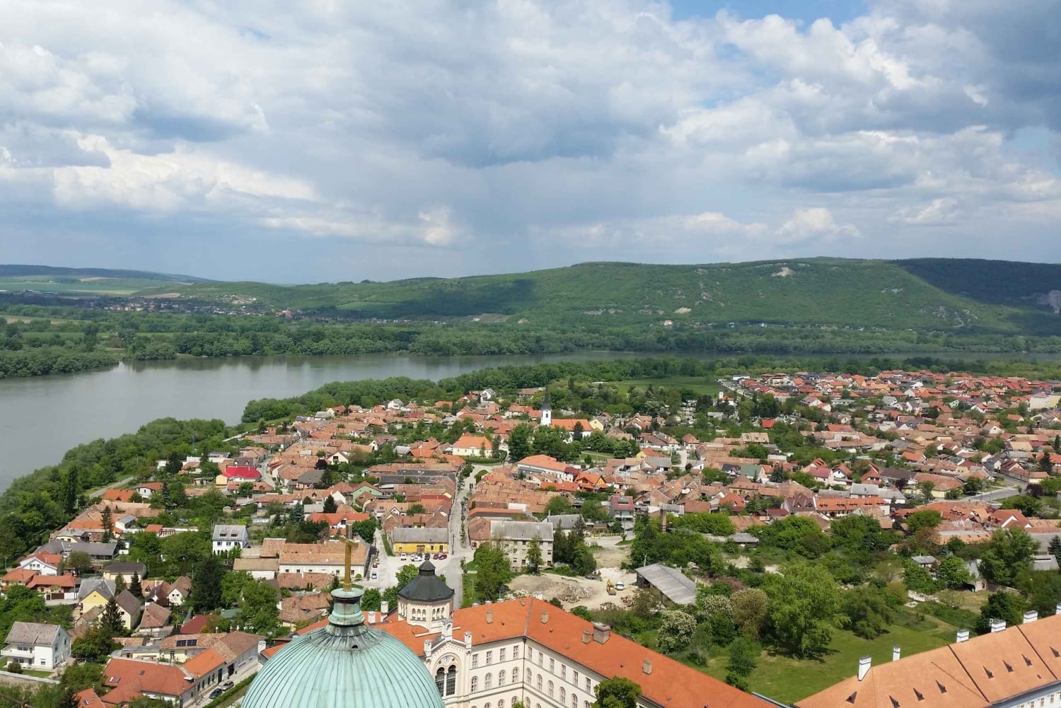 Au départ de Budapest : Visite d'une jounée de la courbe du Danube avec déjeuner