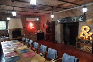 Vanuit Boedapest: Halfdaagse Monor wijntour met maaltijd