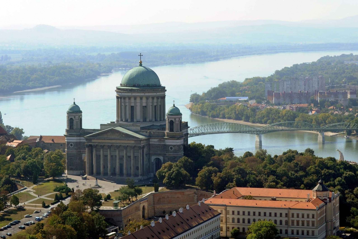 Fra Budapest: Vin og historie dagstur med frokost og Palinka