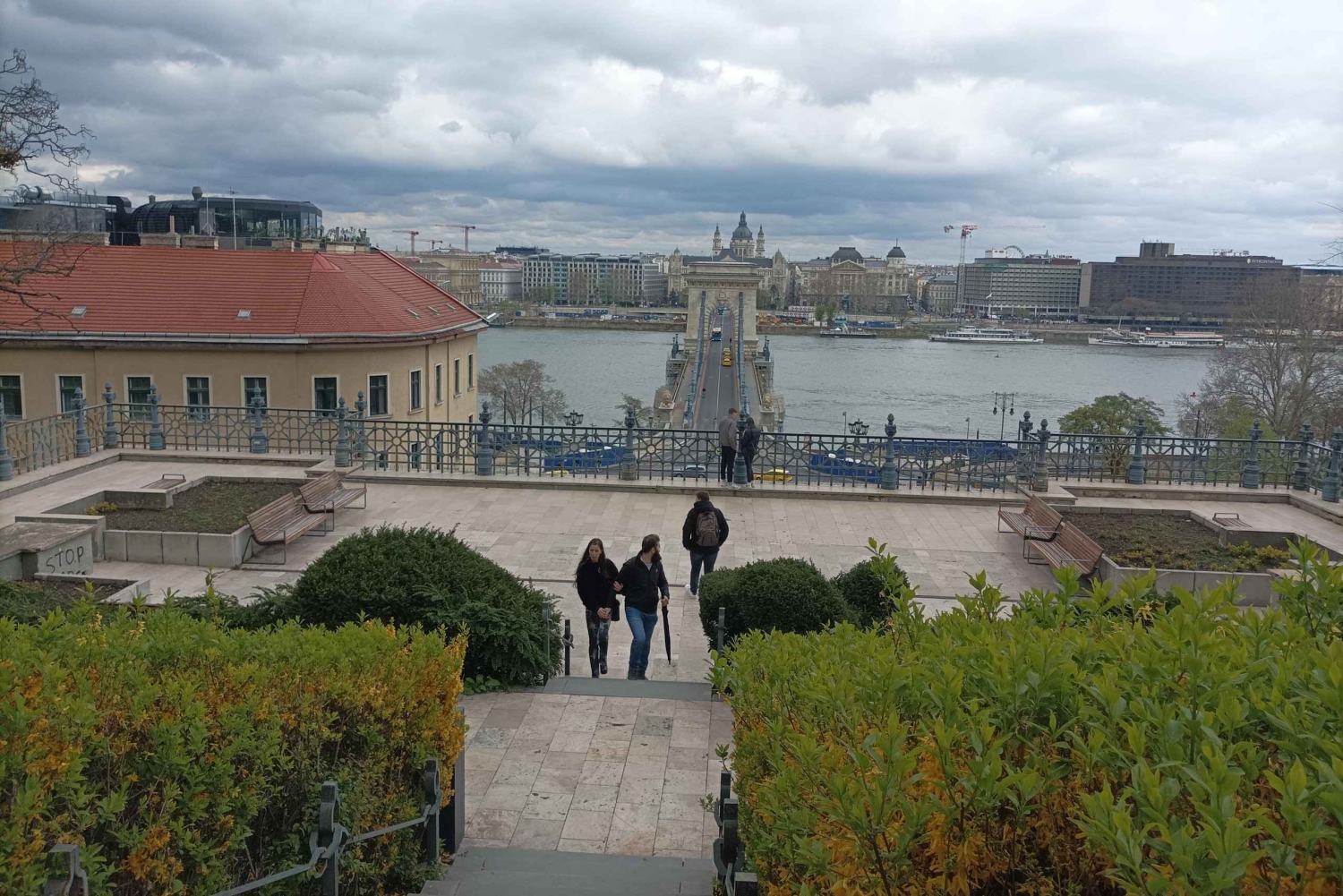 Från Pest till Buda – din essentiella tur med lokal guide