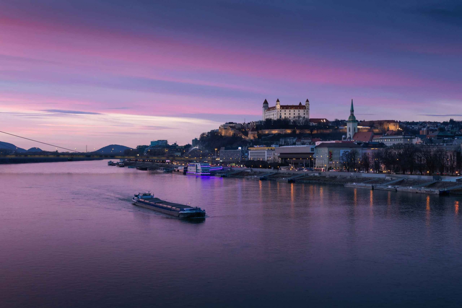 Desde Viena: excursión de un día a Bratislava y Budapest con guía