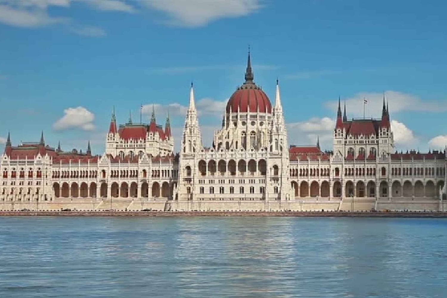 From Vienna: Private Day Tour of Budapest inc. Local Guide