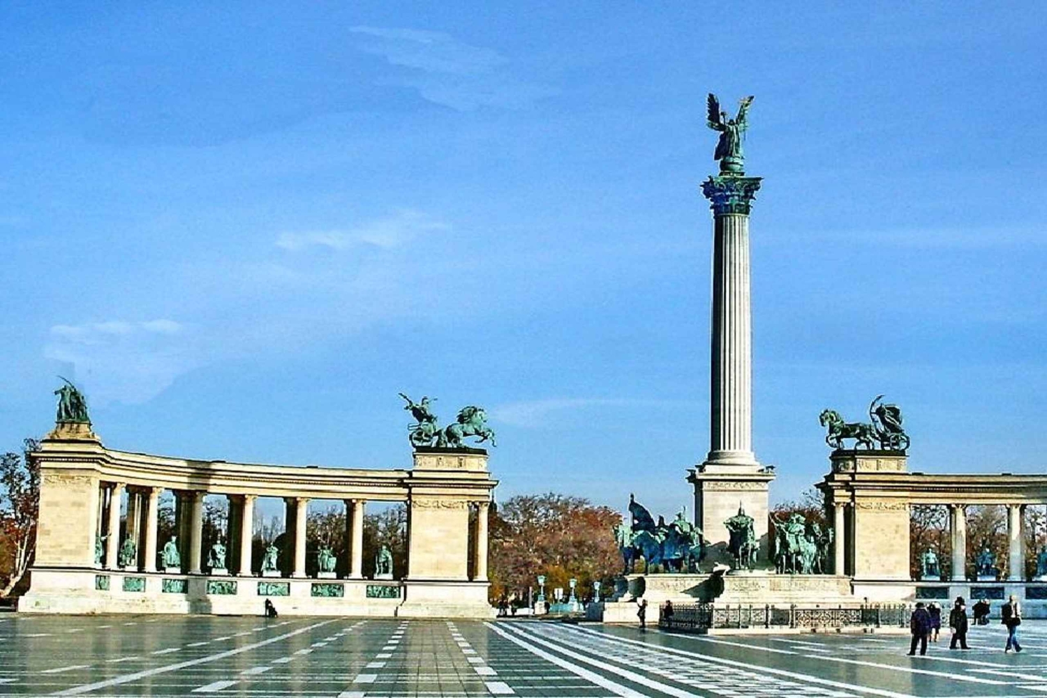 From Vienna: Private Day Tour of Budapest inc. Local Guide